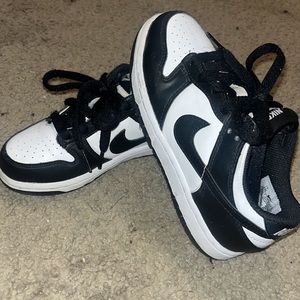 Kids panda Nike dunks. Gently worn.